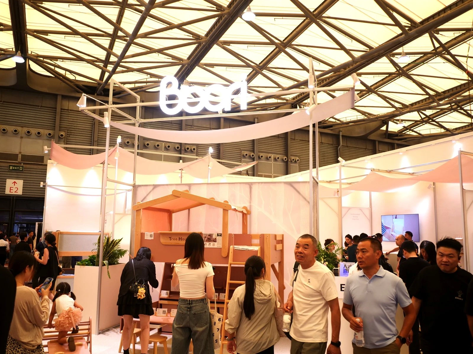 Boori booth Furniture China 2026 Shanghai with Tree House loft bed and visitors Boori booth Furniture China 2026 Shanghai with Tree House loft bed and visitors